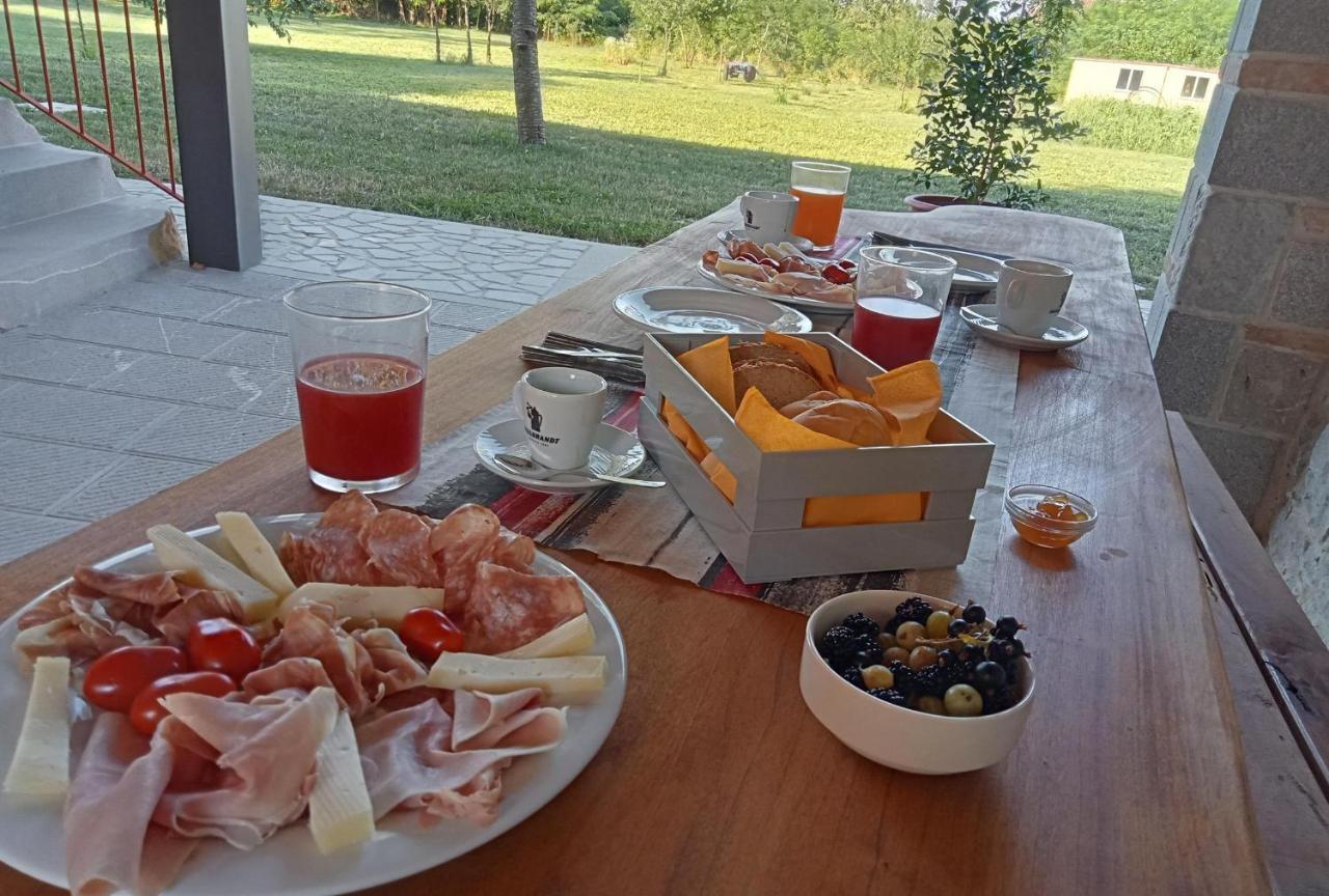 לינה וארוחת בוקר Torreano Le Acacie מראה חיצוני תמונה